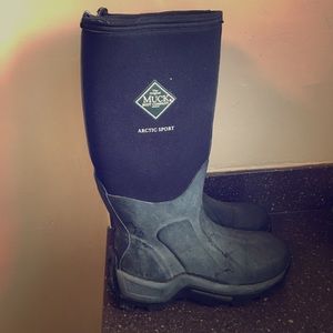 This a pair of artic sport muck boots.